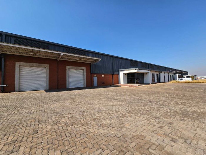 To Rent: Industrial warehouse in Glen Marais, 1,773.90sqm, 24-hour security.