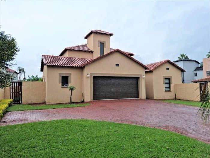 4-Bedroom House in Melodie with garden, double garages, and parks nearby - To Rent.