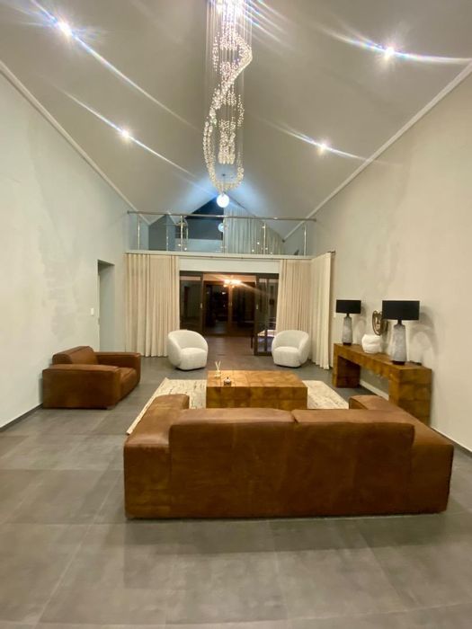 House for Rent in Omeya Golf Estate: 3 ensuite bedrooms, pool, and BBQ area.