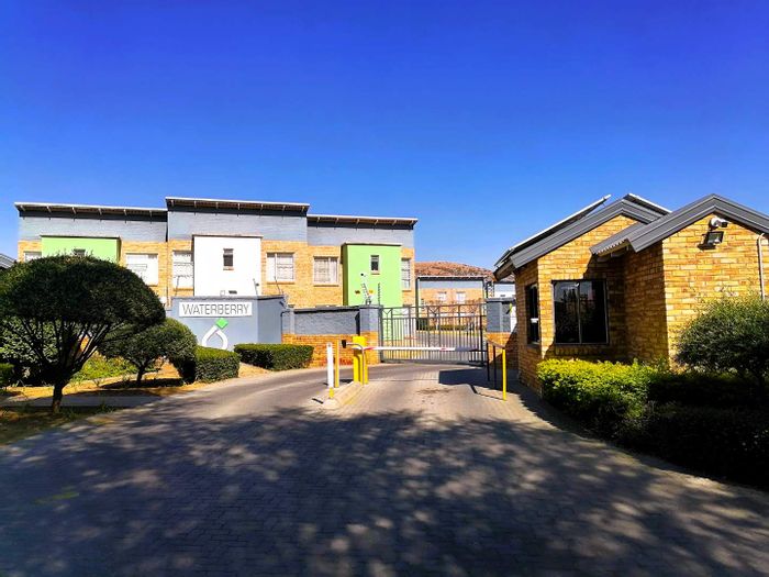 Townhouse in Theresapark For Sale: 2 beds, private garden, 24-hour security.