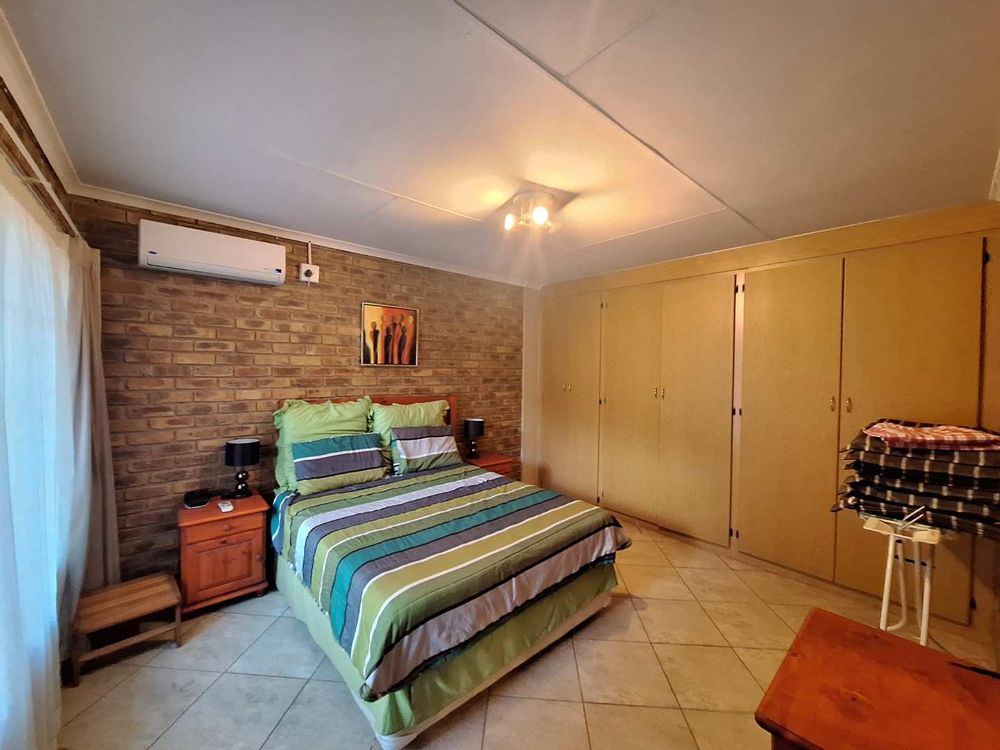 Main en-suite bedroom