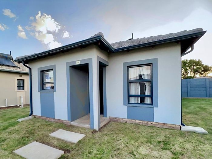 House for sale in Daveyton: 2 bedrooms, open plan living, solar geysers.