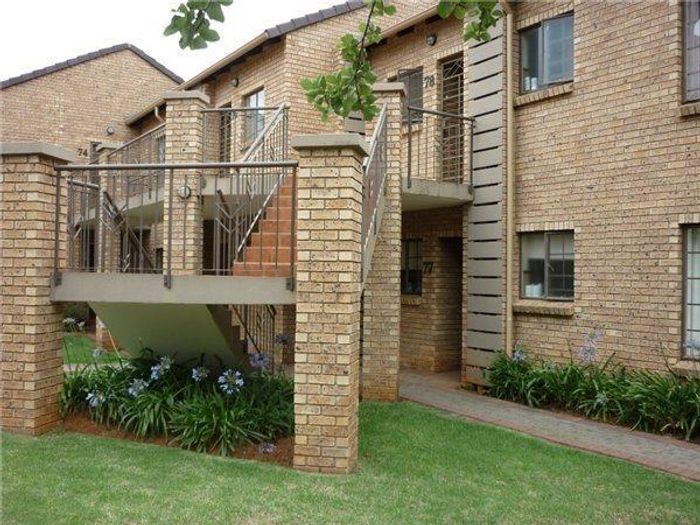 2-Bedroom Townhouse To Rent in Olympus AH with pool and 24h security.