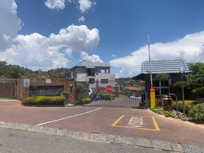 For Sale: Apartment in Winchester Hills with pool, large verandah, 24/7 security.