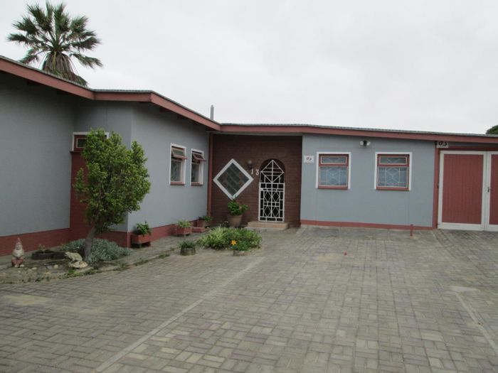 Charming Vineta House for Sale: Spacious Garden, Indoor Braai, and Study Room!