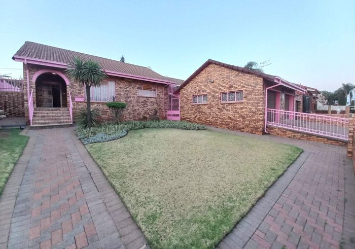 Property #2190432, House for sale in Laudium Ext 3