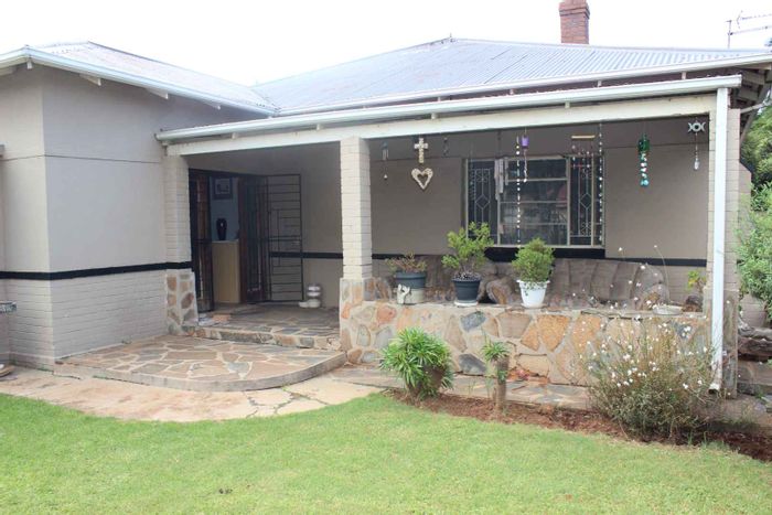 Brakpan North House For Sale: 3 Bedrooms, Pool, Garden, 3 Garages.
