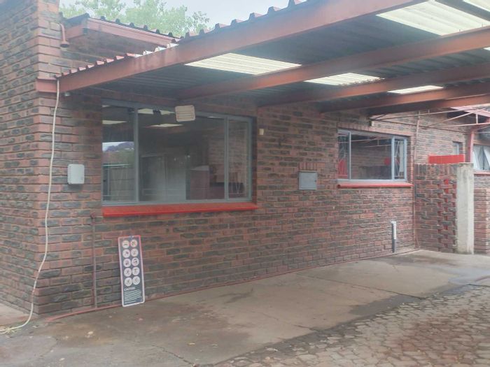 Property #2425372, House Rental Monthly in East Lynne