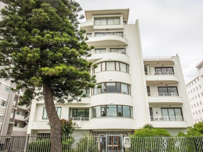 Property #1042386, Apartment pending sale in Sea Point