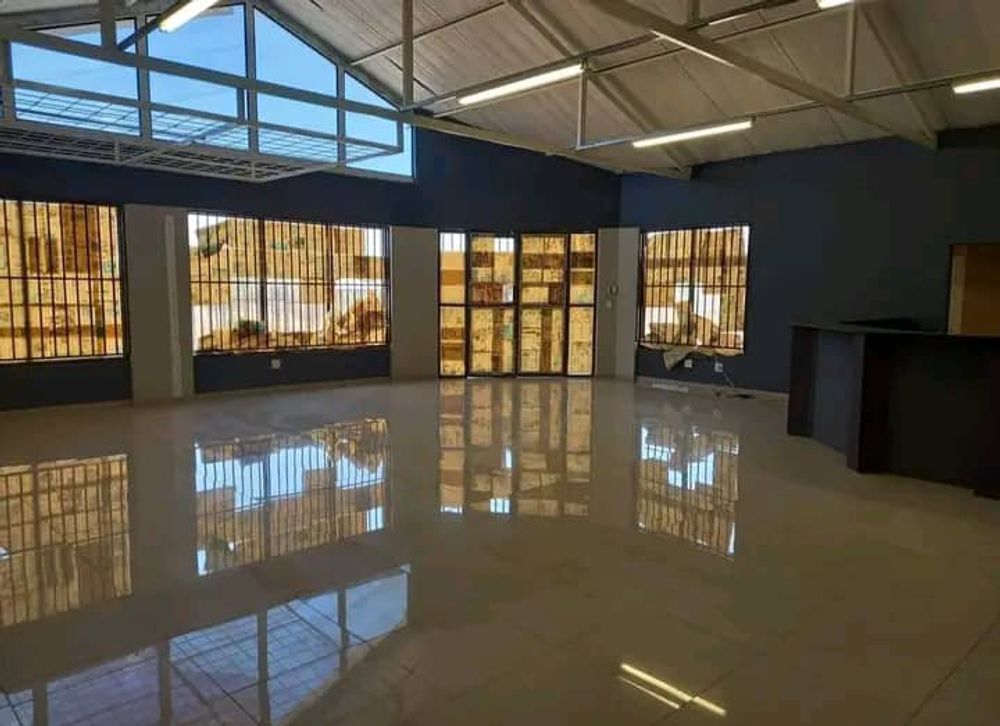 Shop/Office/ Retail space 