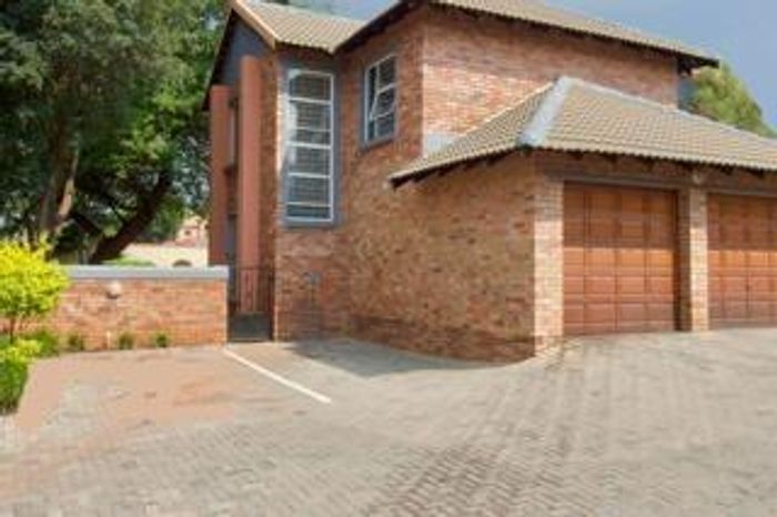 Property #2381918, Townhouse For Sale in Heuwelsig Estate