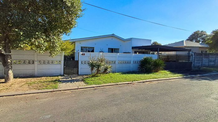 Belmont Park House For Sale: 3 beds, rental income, separate flats, investment potential.