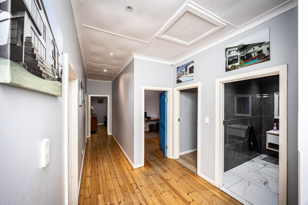 Passage angle of office and bathroom access points