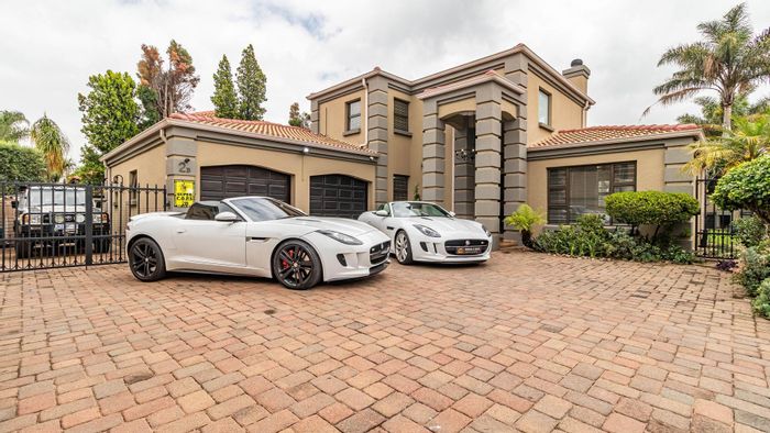 House To Rent in Morehill: 3 beds, backup power, pet-friendly garden, secure complex.