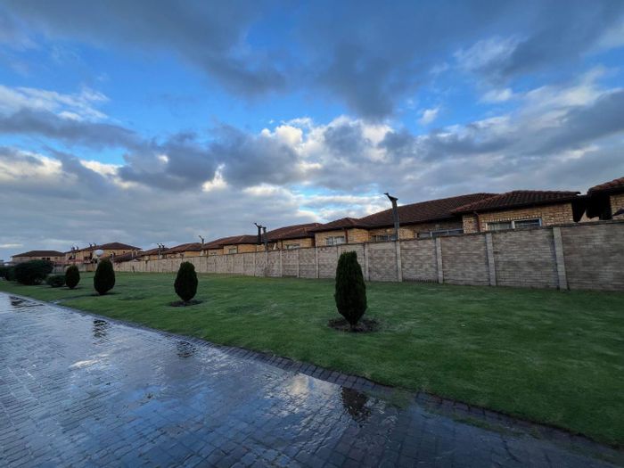 Property #2392797, Cluster Rental Monthly in Walmer Heights