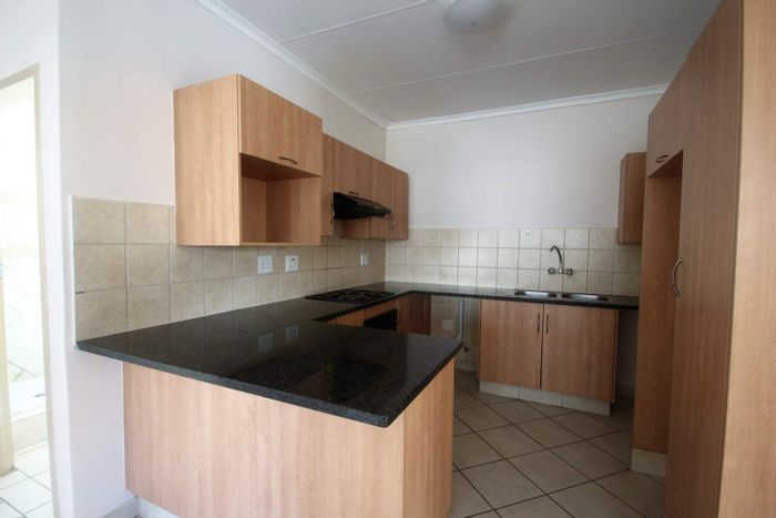 Celtisdal Apartment To Rent: 2 beds, garage, pool, clubhouse, secure complex.