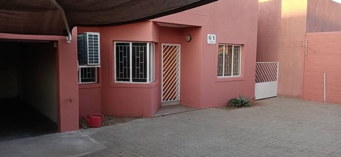 Dorado Park House For Sale: 3 Bedrooms, garage, security features, entertainment area.