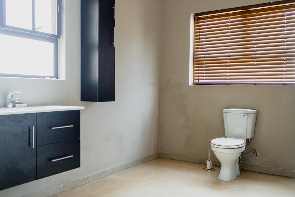 Guestroom en-suite bathroom