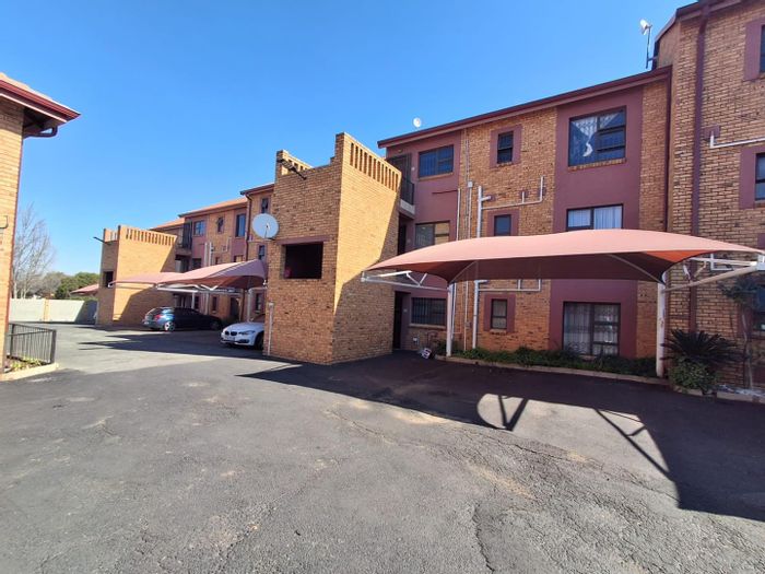 For Sale: Townhouse in Brackendowns with garden, braai, and spacious kitchen.