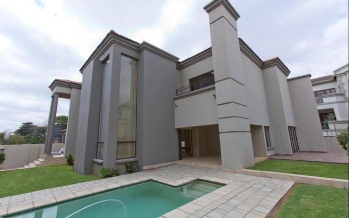 Bryanston House To Rent: 4 bedrooms, pool, granny flat, secure complex amenities.