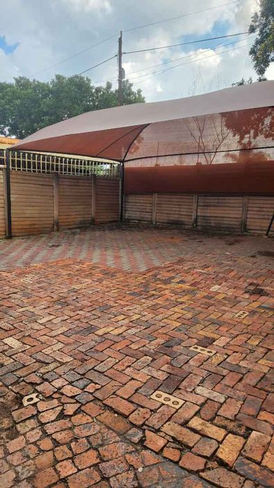 Chantelle House To Rent: 2 Bedrooms, garage, carport, close to amenities.