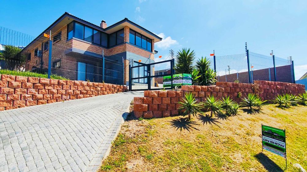 Welcome to 13 Ananda Crescent, Mossel Bay