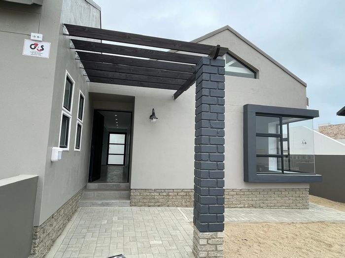 For Sale: House in Swakopmund Ext 14, near beach, shopping, double garage, large yard.