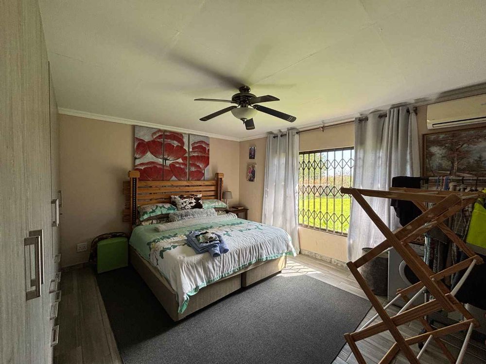 Guest bedroom (main house)