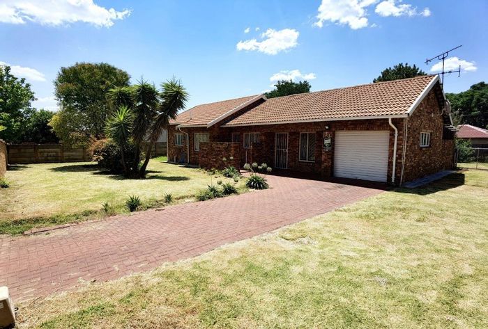 Property #2098488, House sold in Crystal Park Ext 2