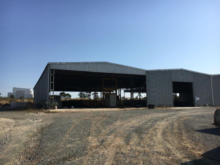 For Sale: Cato Ridge Central Industrial Property with 27,000m² land and cross docking.