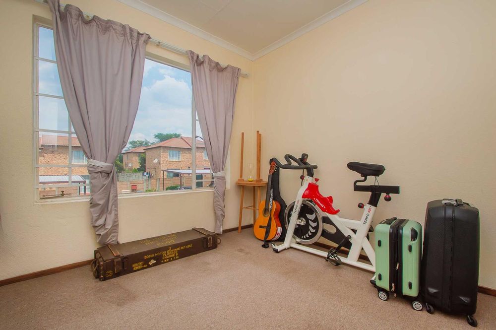 Suny and spacious 2nd bedroom 