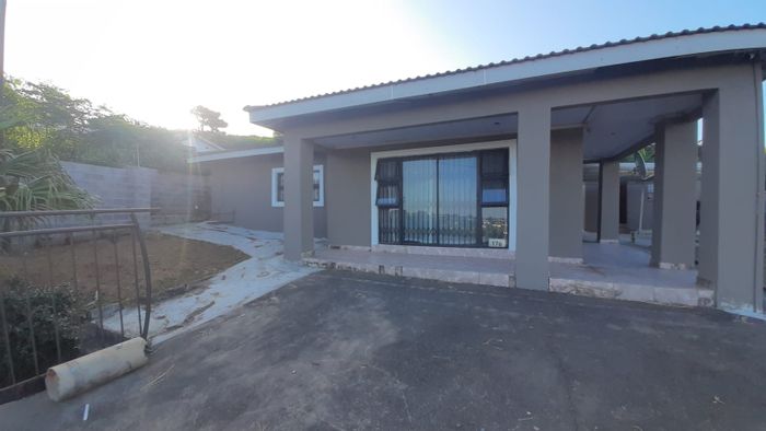 4-bedroom house in Umlazi Z with wrap-around veranda and carport, For Sale.