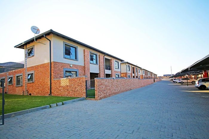 2-Bed, 2-Bath Apartment in Noordwyk with Pool, Clubhouse, and Secure Parking - To Rent