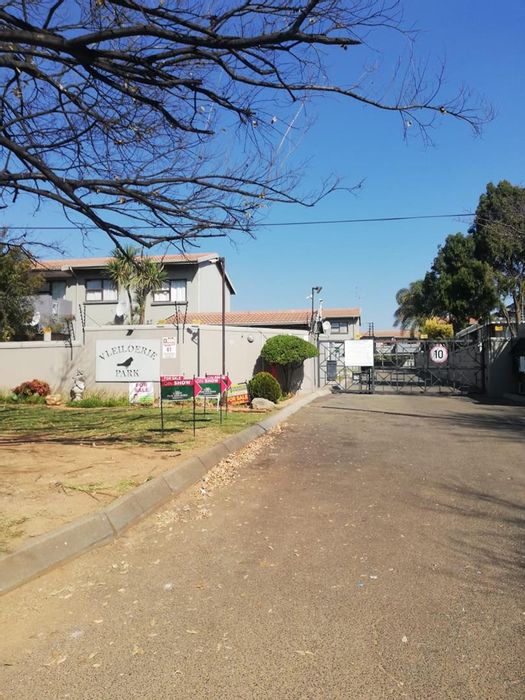 Rynfield Apartment For Sale: 2 Bedrooms, Garden Access, Pool, Braai Area.
