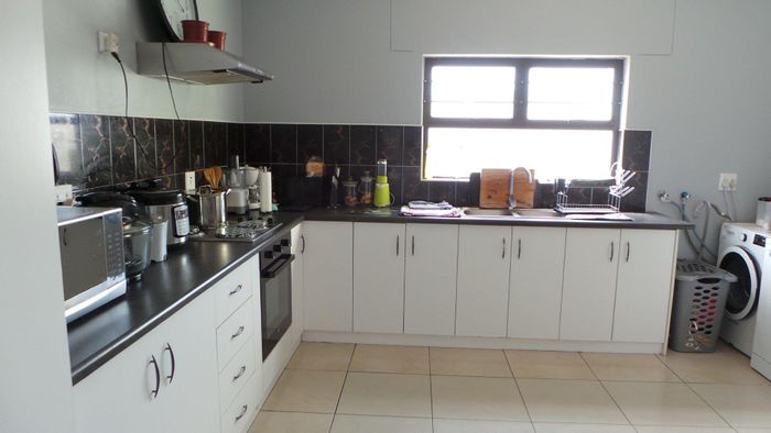 Modern House For Sale in Meersig with Spacious Layout and Double Garage