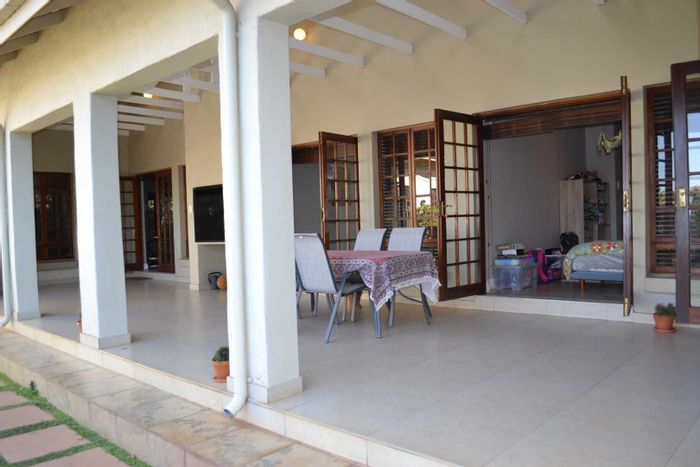 5-Bedroom House To Rent in Woodhill Golf Estate with Pool and Braai Area.