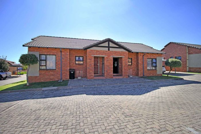 Property #2257971, Townhouse for sale in Wilgeheuwel