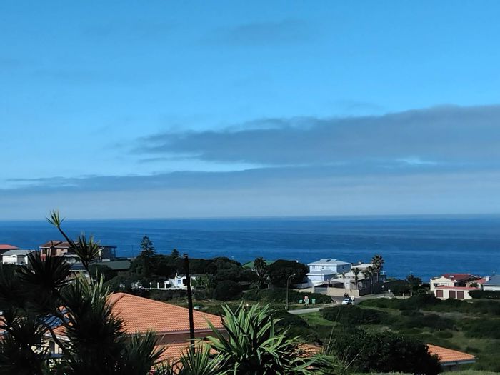 Tergniet House For Sale: Sea views, open-plan living, bachelor flat, double garage.