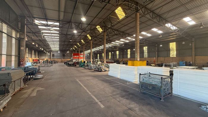 Industrial Property To Rent in Surprise Farm: 2 units, 8.2m height, ample parking.