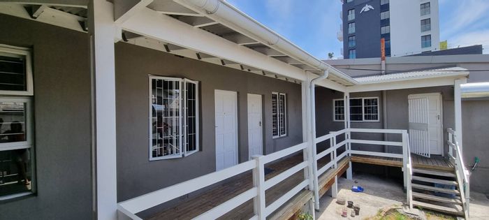 Room to Rent in Observatory: Communal living, shared kitchen, garden access, WiFi included.