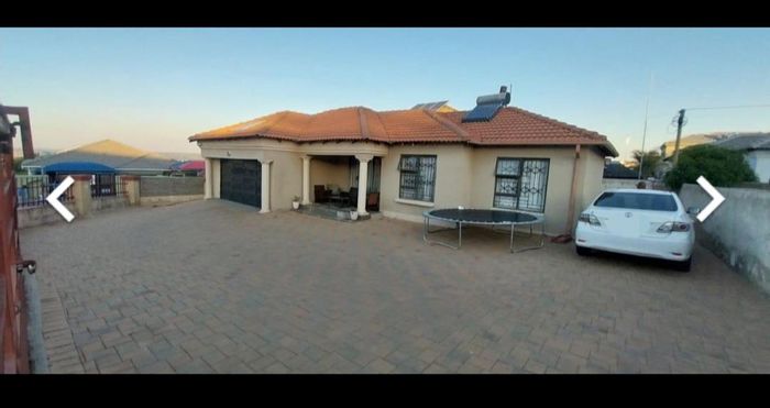 Spacious 4-Bedroom House with Double Garage in Olievenhoutbosch For Sale