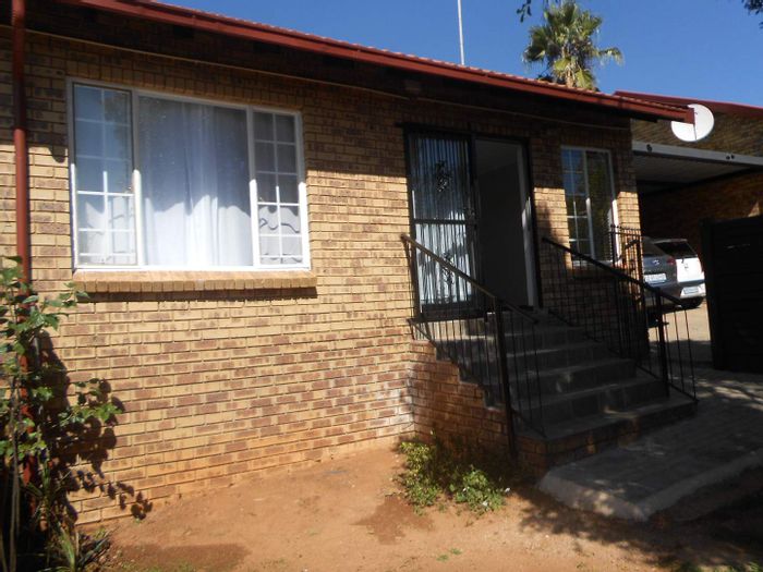 Property #2238267, Townhouse for sale in Garsfontein