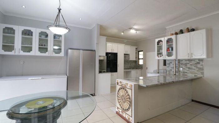 Hochlandpark House For Sale: 3 bedrooms, pool, double garage, near amenities.