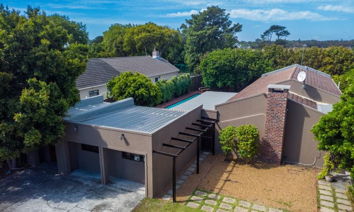 For Sale: 4 Bed House in Tokai with pool, office, and entertainment area.