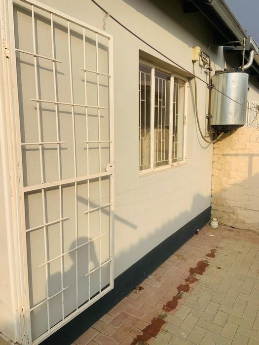 For Sale: 2-bedroom apartment in Okahandja Central with parking and BICs.