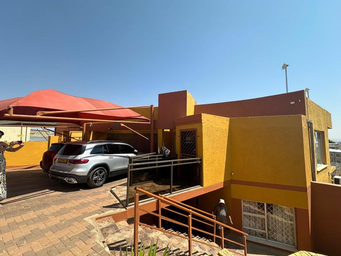 For Sale: House in Dorado Park near schools and essential amenities.