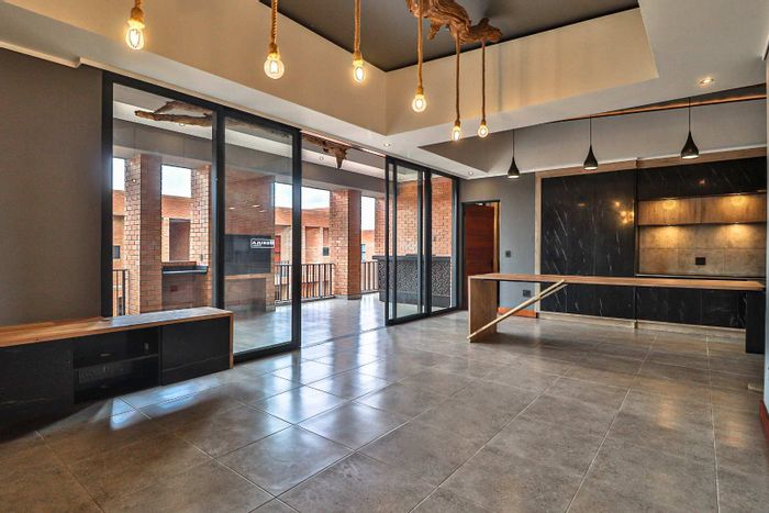 Rynfield Apartment For Sale: 24-hour security, solar power, penthouse with jacuzzi.