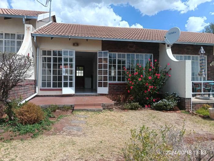 For Sale: Retirement Village in Helderkruin with gardens, social events, and shuttle service.