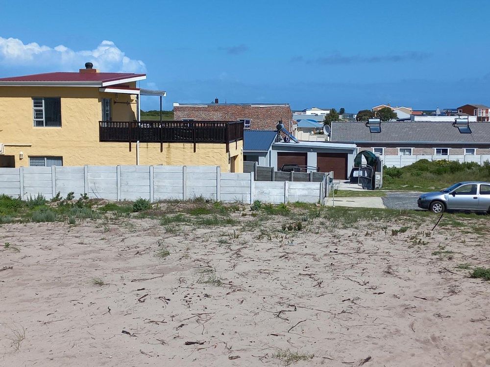 Houses - in the direction of Gansbaai. Our Plot is in front of us.