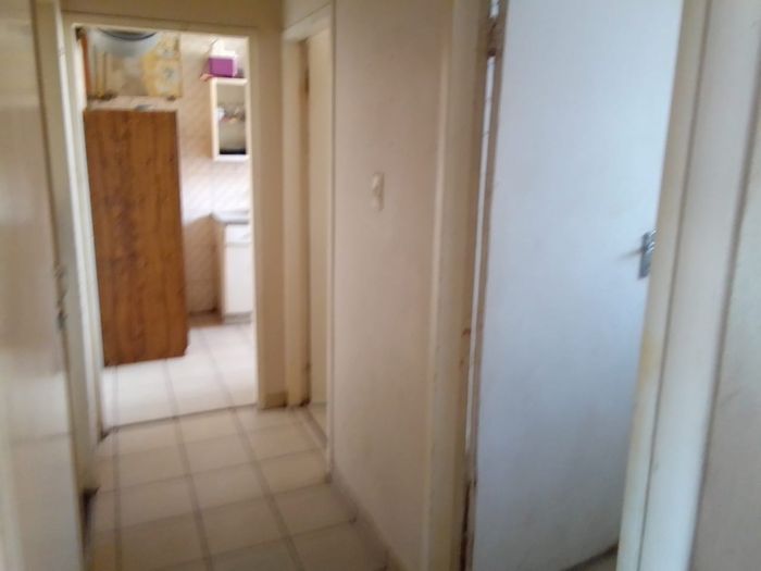 Prime Location: Spacious Apartment For Sale in Pretoria Central